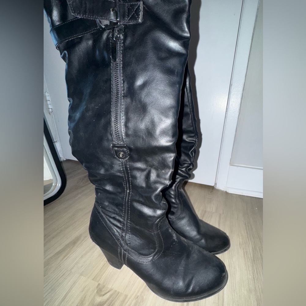 Black Women's Mid-Calf Heel Boots - Classic Leather Style